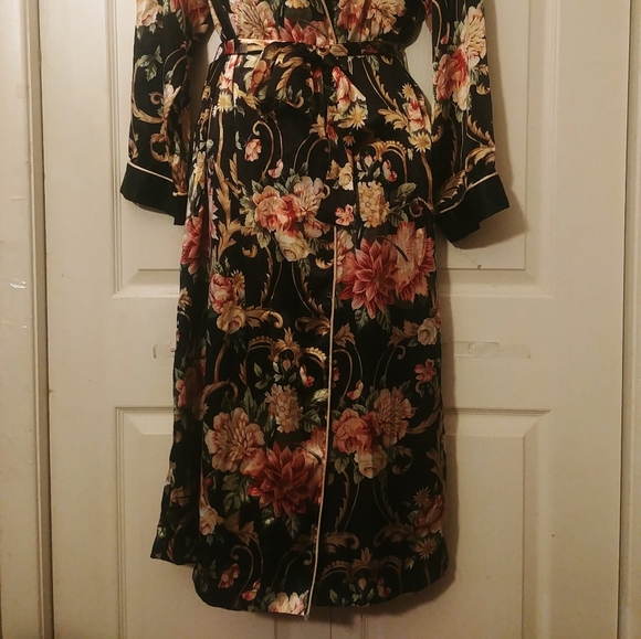 Amelia's black Floral Satin Wrap Robe& Slip set sz M/L - Picture 6 of 9
